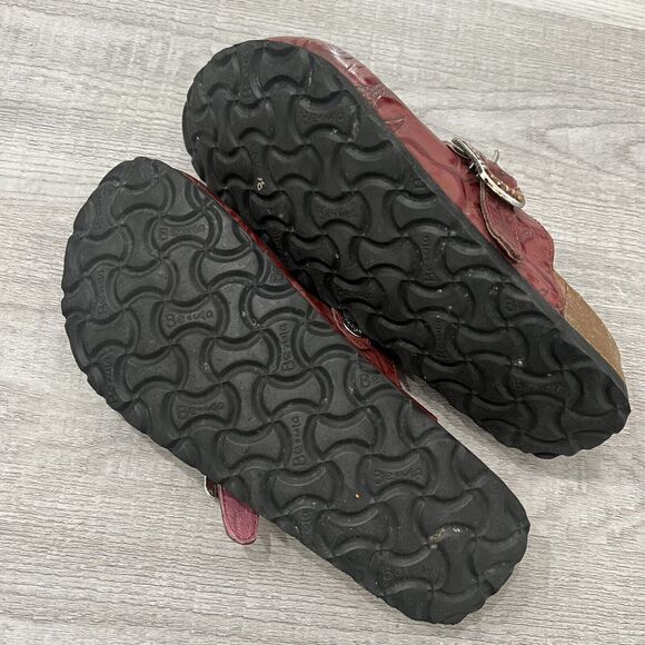 Women's Red Embossed Sandals - Picture 5 of 5